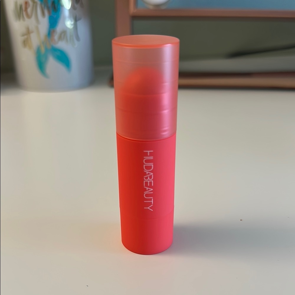 HUDA BEAUTY Coral Cutie blush